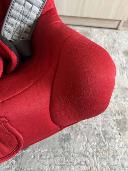 Продам автокресло Chicco
