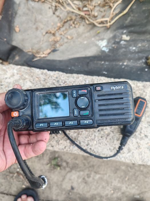 Продам авто рацию hytera