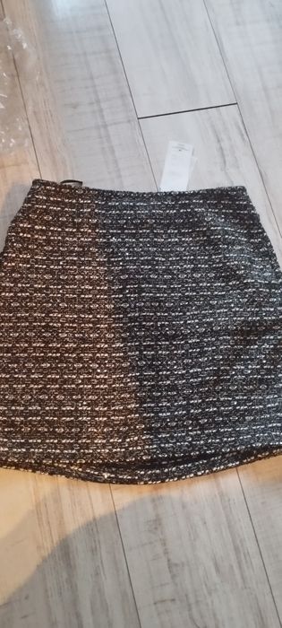 Нова пола mohito 38 размер 10лв