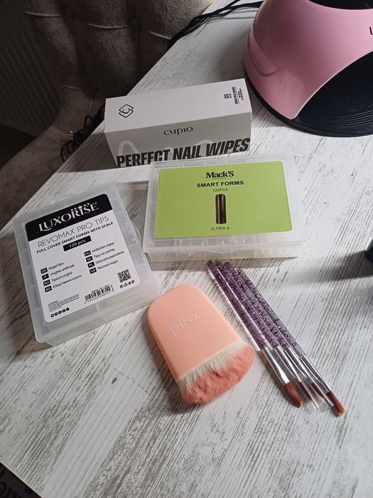 Set complet manichiură profesional – lămpi Luxorise, freză, aspirator