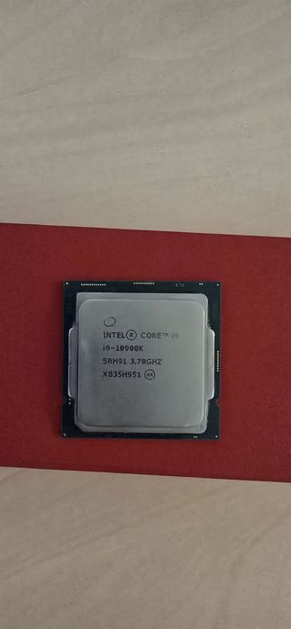 Intel Core i9-10900K | 10 Nuclee / 20 Thread-uri | up to 5.30GHz | Socket LGA1200