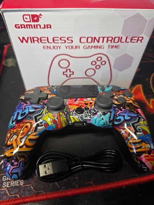 Controller Wireless GAMINJA pentru PlayStation 4/PC – Produs Nou – Dual Shock – USB-C – Design Graffiti