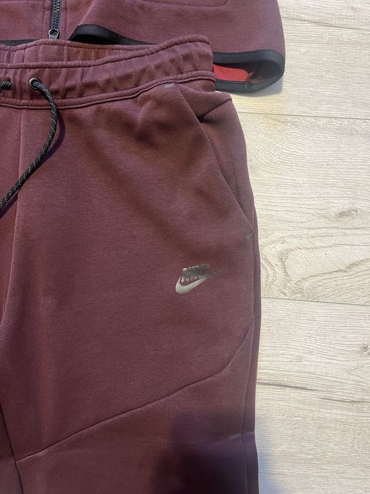 Pantaloni Nike Tech Fleece