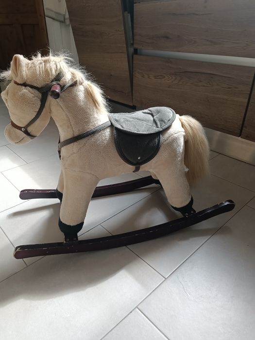 Calut din lemn pentru copii