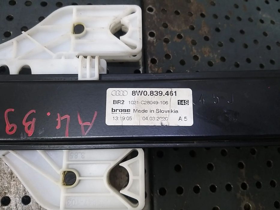 Macara geam electric stanga spate audi a4 b9 8w 8w0839461