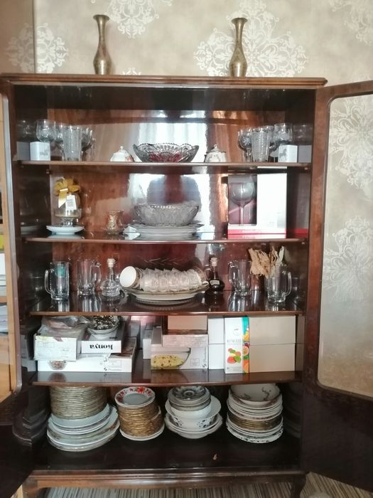 Продам гостиный шкаф