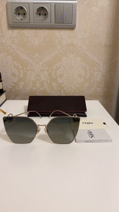 Очки Fendi оригинал! Есть коробка, документы, новые! Цена 85000