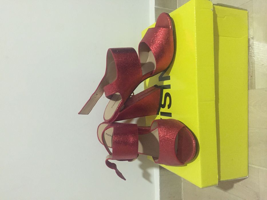 Продават се дамски обувки