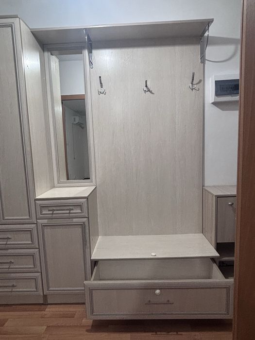 Продам шкаф для прихожей