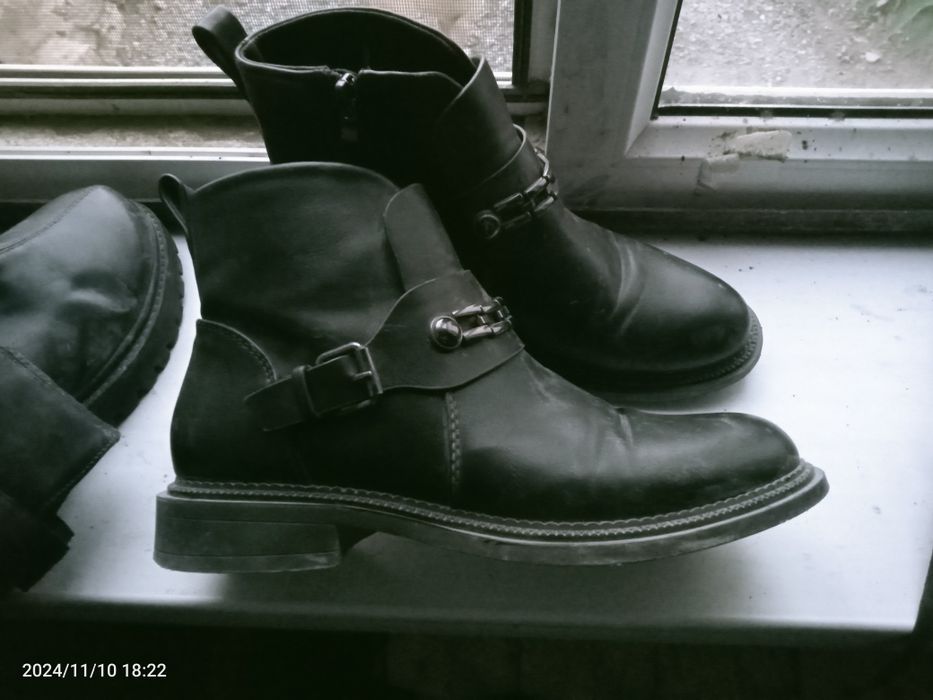 Аяқ киімдер сатылады