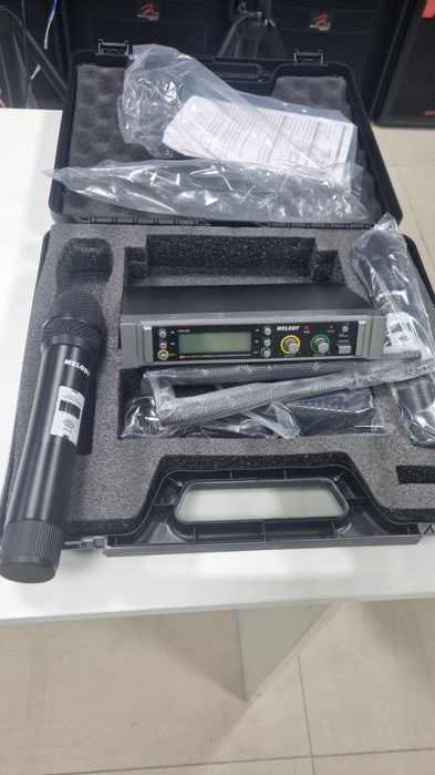 Радиомикрофоны..SHURE,TAKSTAR