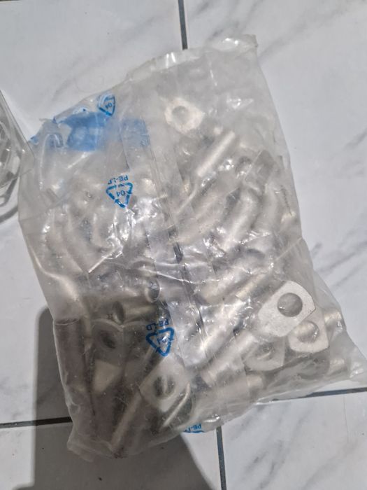 Papuci diferite marimi