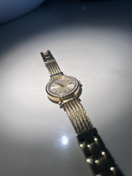ceas guess dama !