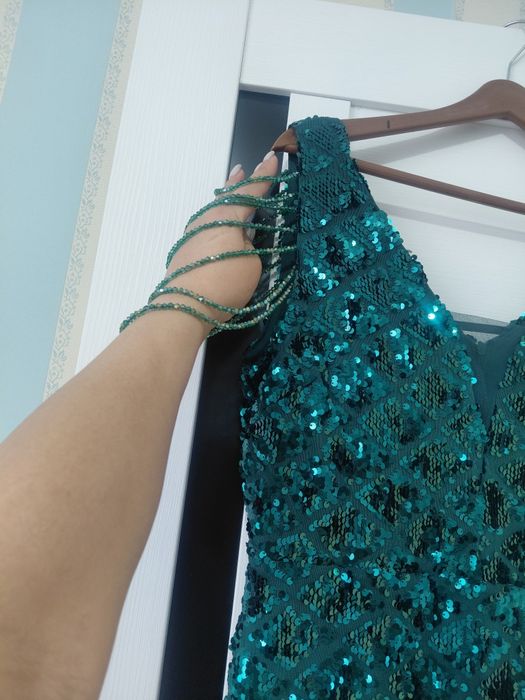 Платье в паетках. Длинное