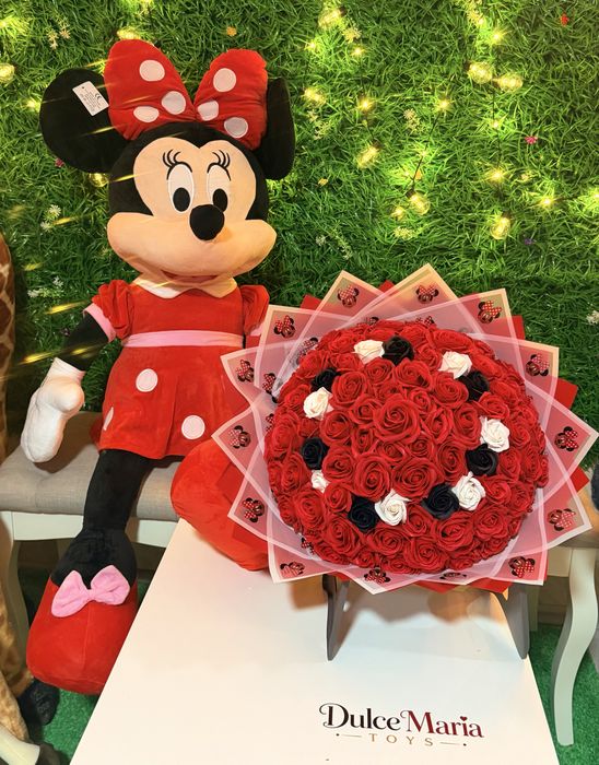 Pachet cadou Minnie Mouse uriașă și buchet 101 trandafiri