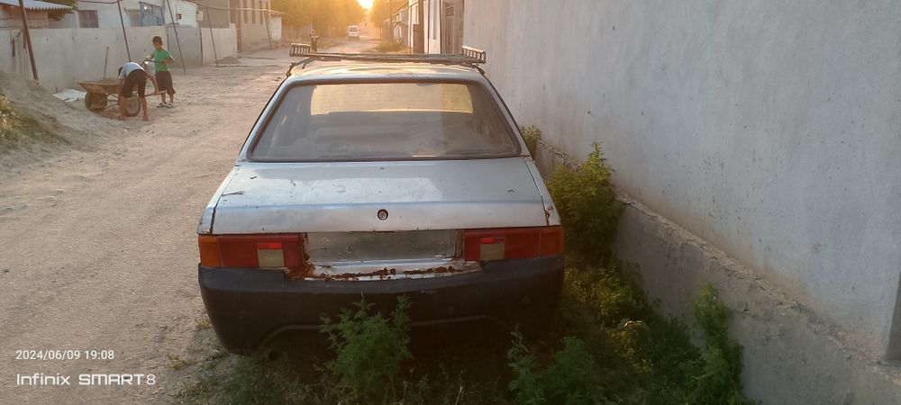 Audi 100 va 80 zapchastga Audi 100 ni gazi bor