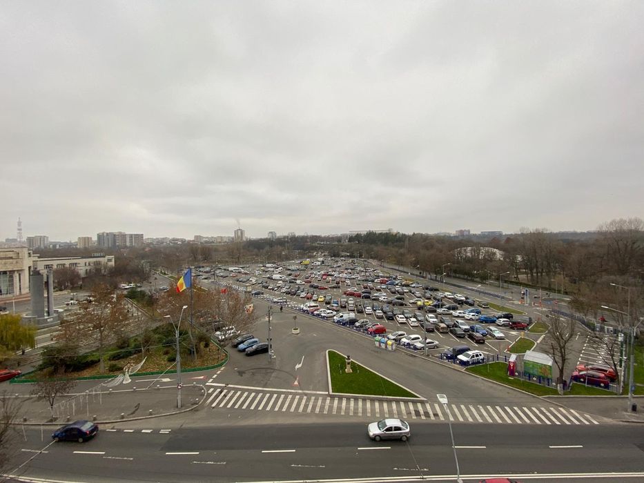 Inchiriez garsoniera confort 1 Tineretului decomandată spatioasa etaj 6/10 întrare din bulevard vedere spre parc parcare in fatata blocului