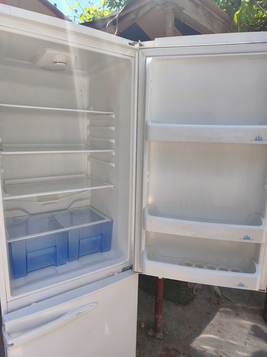 Frigider Beko cu congelator jos – stare bună, funcționează perfect