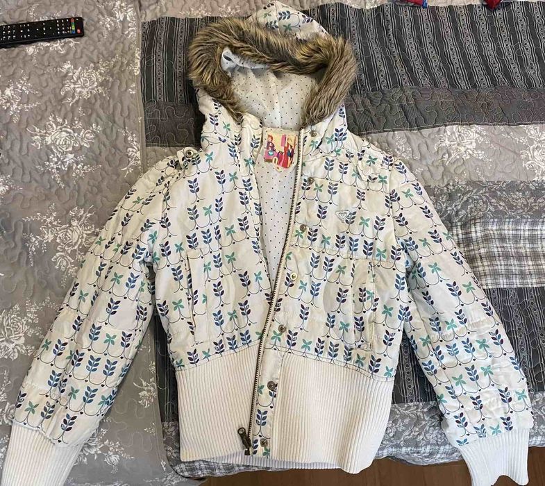 Продавам дамско яке ROXY