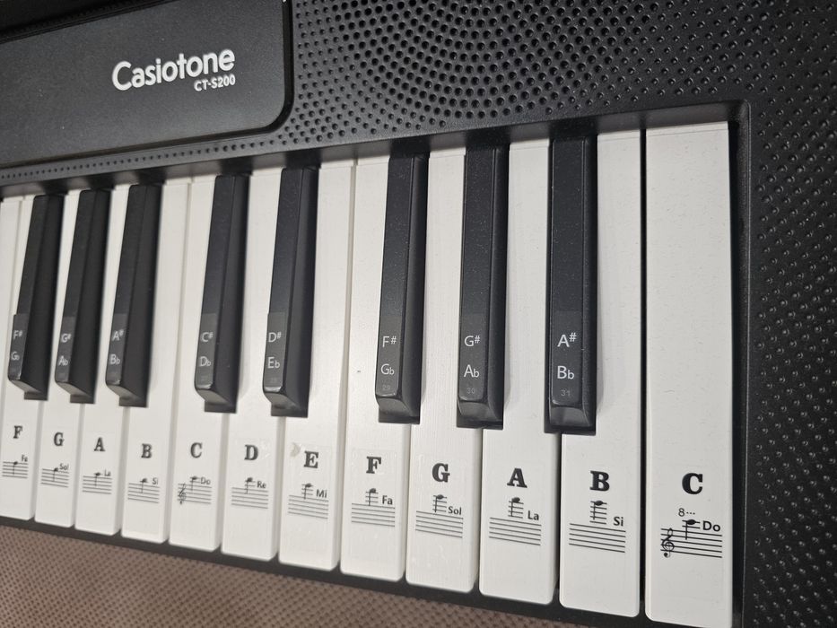 Продавам Casio CT-S200
