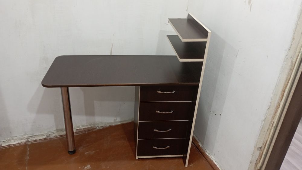 Стол письменный 10 000