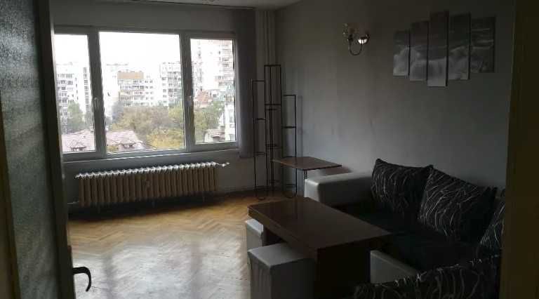 Тристаен имот в Хиподрума