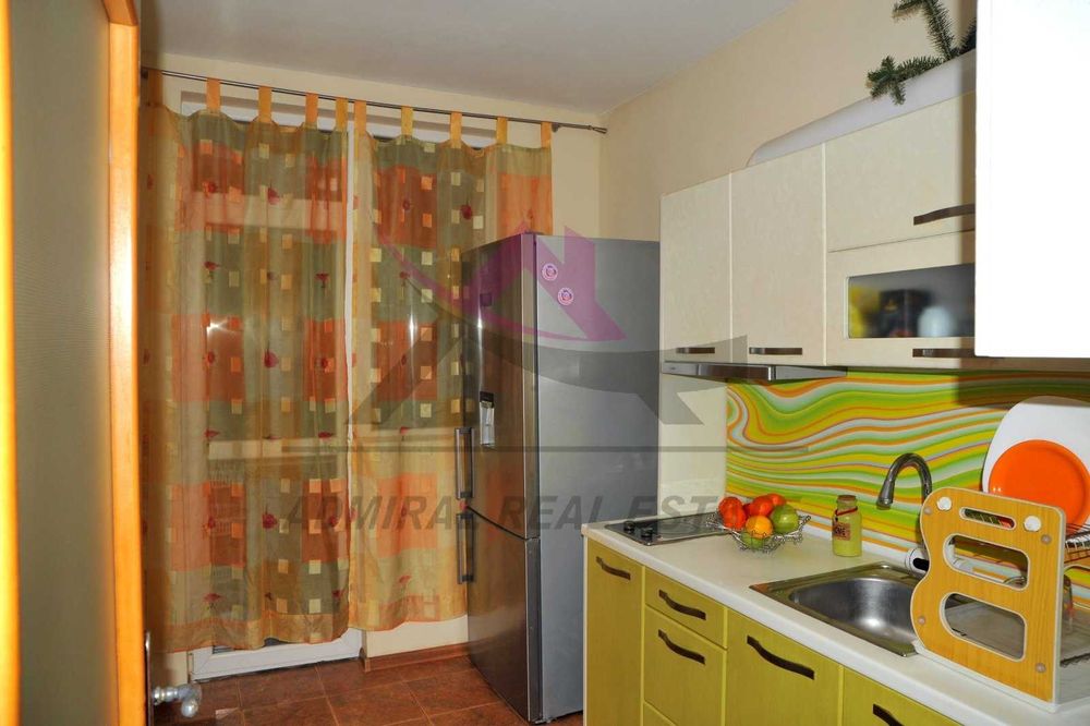 Продава се Четиристаен апартамент в Варна, Зимно кино Тракия - 92 кв.м за 1957 €/кв.м - Снимка #2