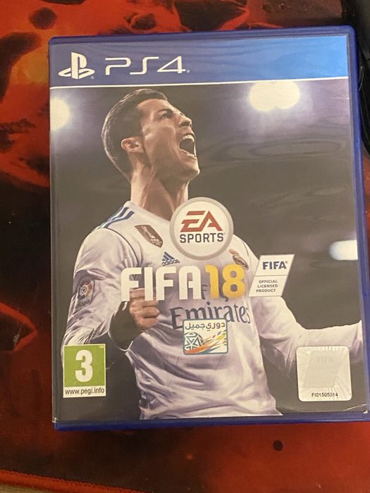 Ps 4 pro, cu doua joystickuri si 2 jocuri si un joc digital