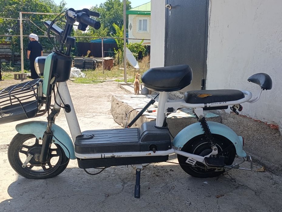 Продам скутер нормально состаяна