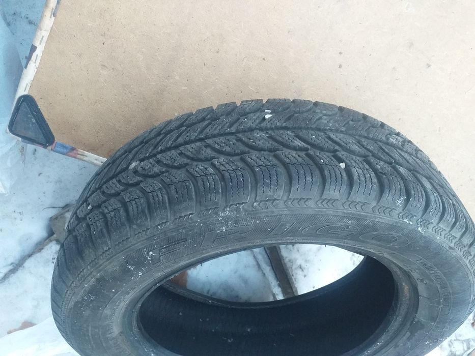 De vanzare doua cauciucuri