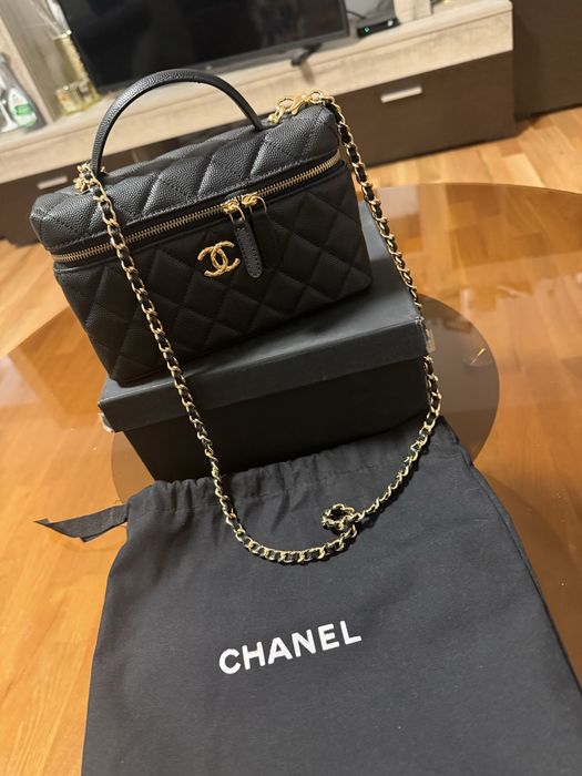 Продавам CHANEL 22 Hand Bag