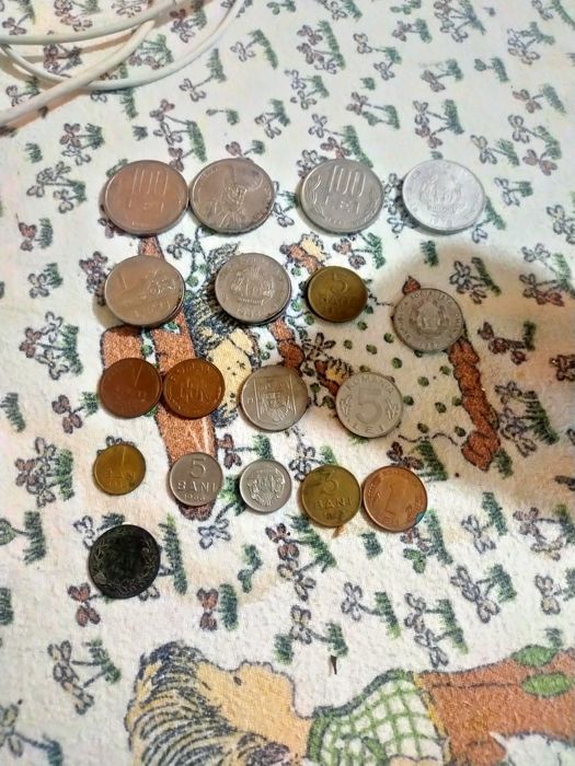 Vând monede vechi