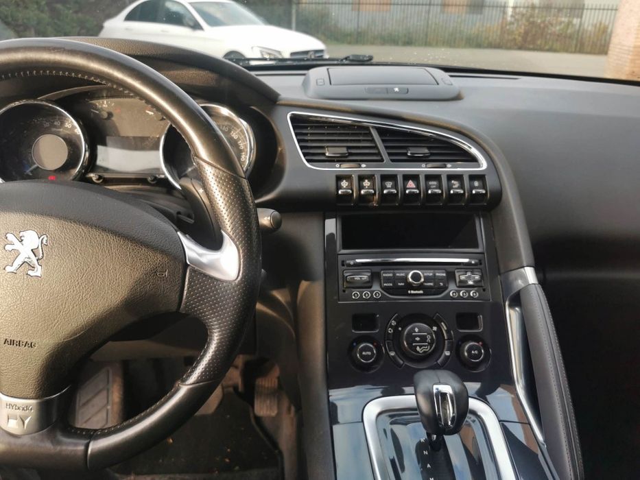 Peugeut 3008 hibrid