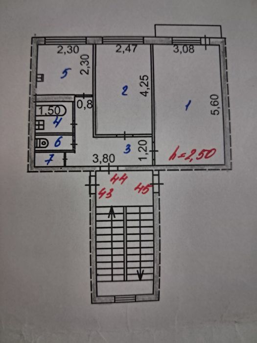 Продам двухкомнатную в центре
