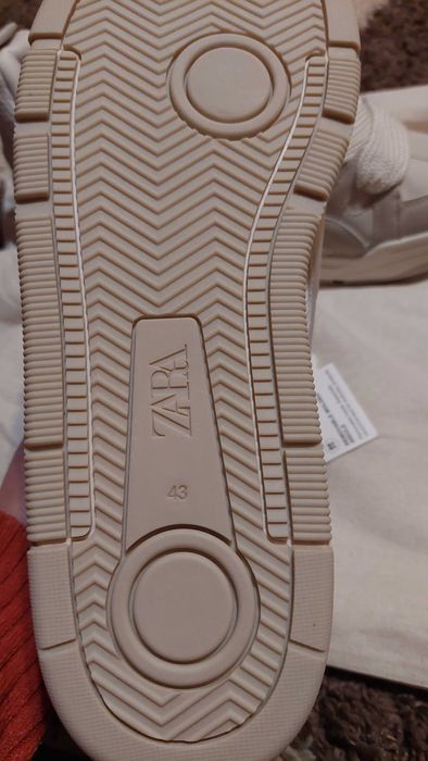 Маратонки Zara-43  и  Reebok 37,5 размер