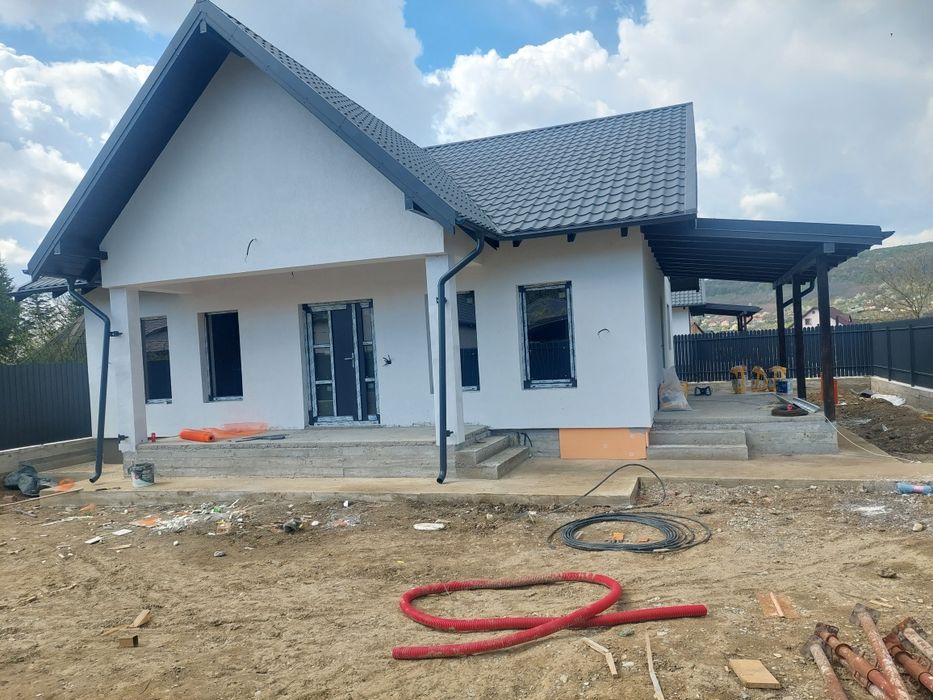 Vând casa la cheie în Hemeius