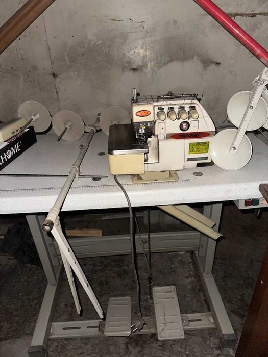 Тикув машиналари сотилади. 2 та  Овералок  ва Покривной