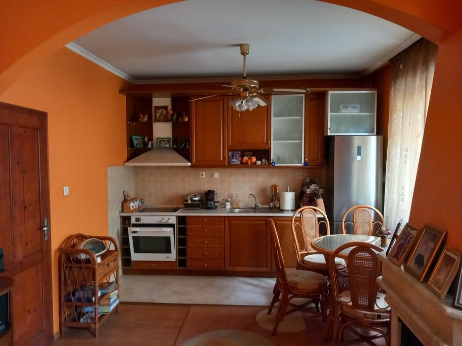 Двуетажна къща в гр.Троян