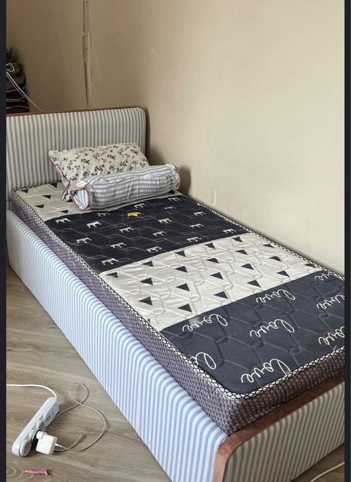 Продается кровать с матрасом