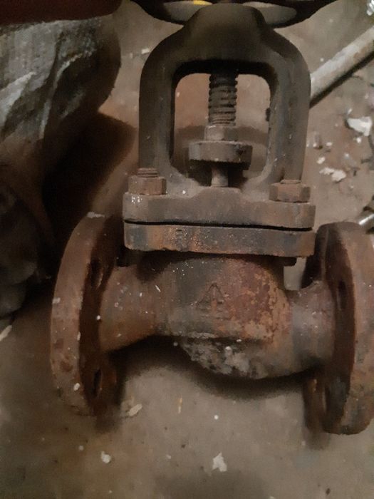 Два броя кранове 1 цол