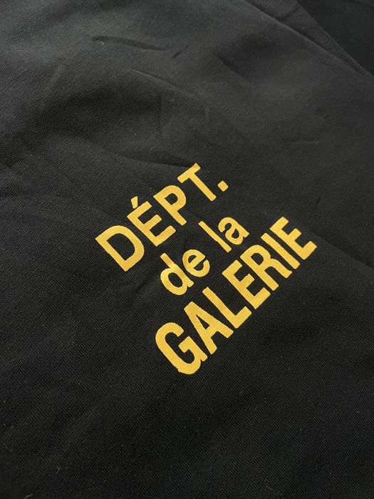 Tricou Gallery Dept