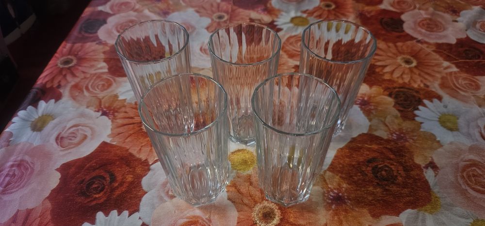 стъклени чаши за вода