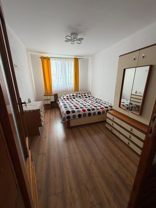 Închiriez casă individuală spațioasă 5 camere ( 200mp ) compusă din 2 apartamente cu intrare separată