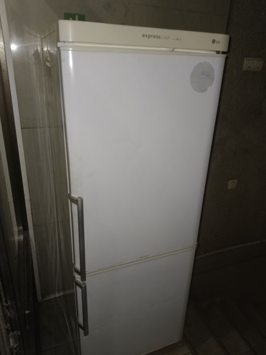 Холодильник  LG.