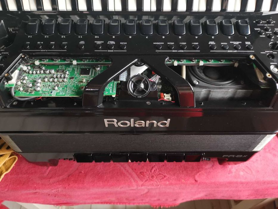 Service Mentenanta/Igienizare/Reparatii/Resoftari Acordeon Roland FR8x