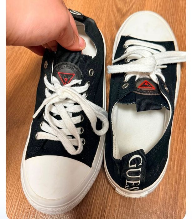 2 чифта обувки на Guess