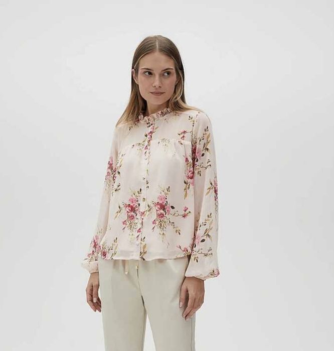 Дамска блуза на цветя