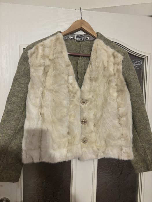 Късо палто бяла норка