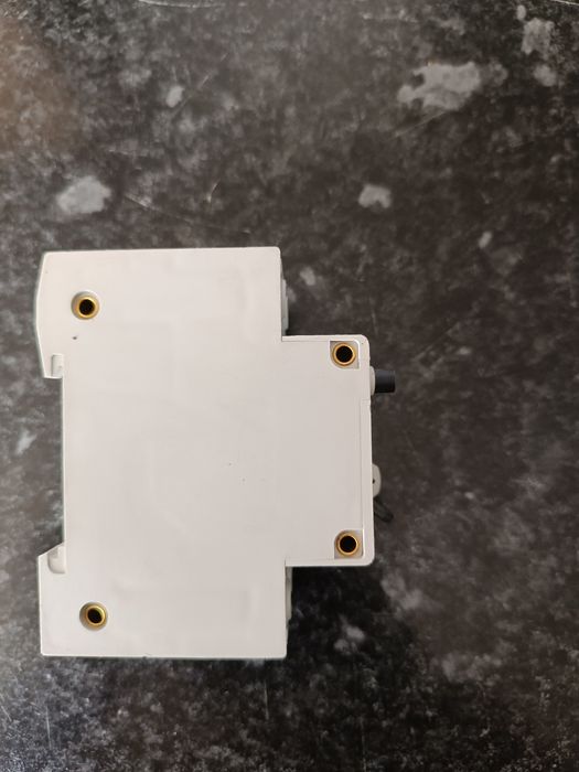 Дифференциальный автомат Schneider Electric C 16 30 мА класс AC