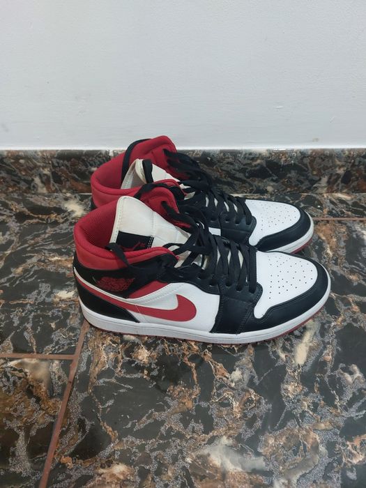 Adidasi Jordan 1 mid